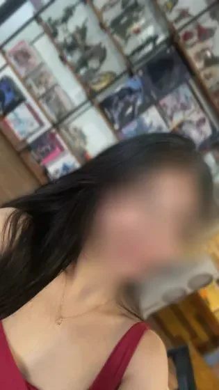 Andrea, 28