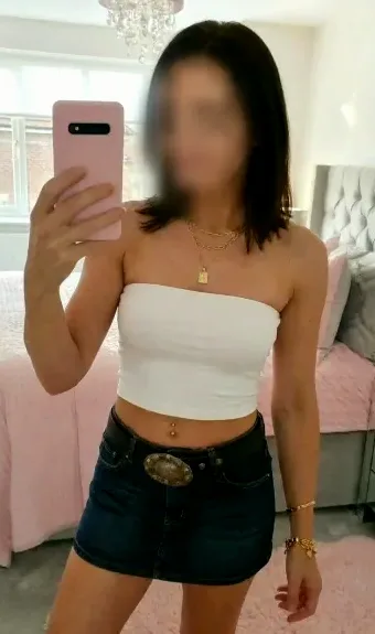 Ela, 24
