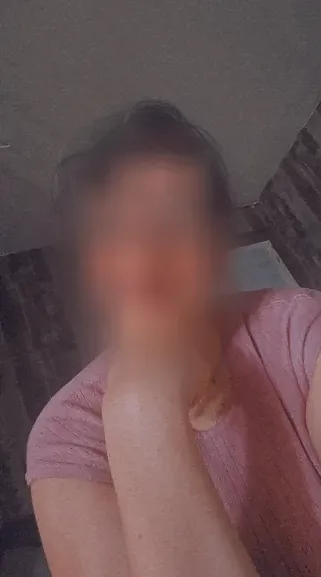 Ela, 27