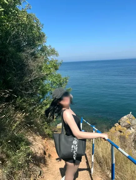 Helena, 22