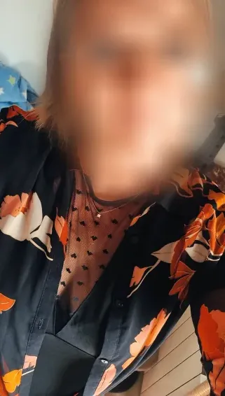 Melanie, 37