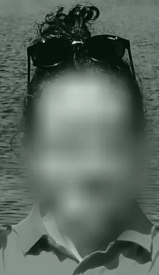 Mia, 36