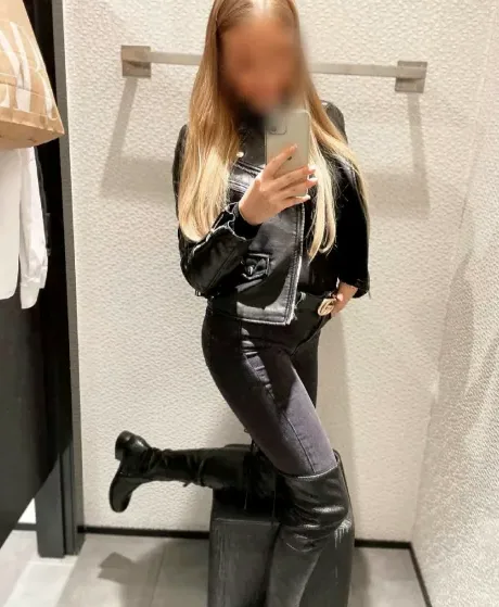 Neele, 33