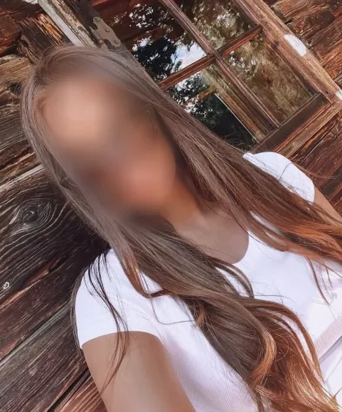 Nina, 27