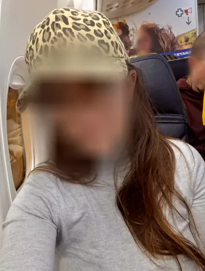 Paula, 33