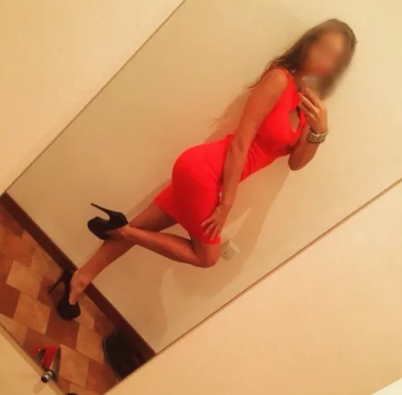 Rebecca, 28